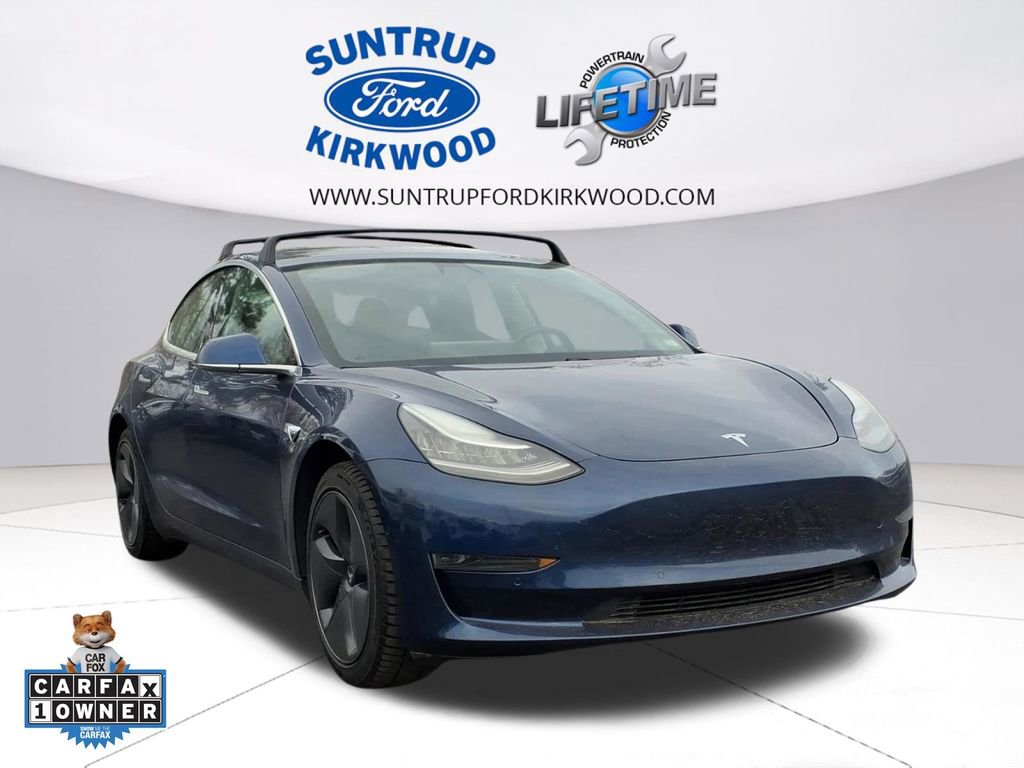 Used 2020 Tesla Model 3 Standard Range Plus image 1