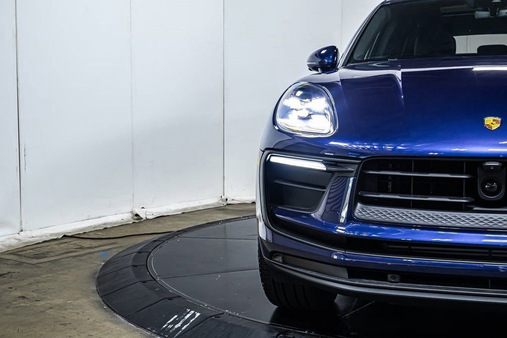 Certified 2025 Porsche Macan image 12