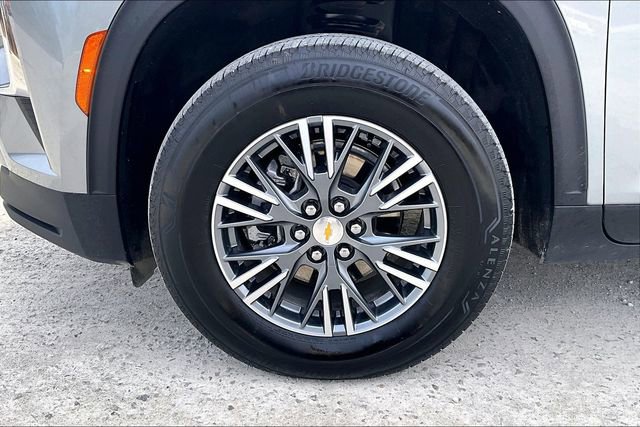 Used 2025 Chevrolet Traverse LT image 8