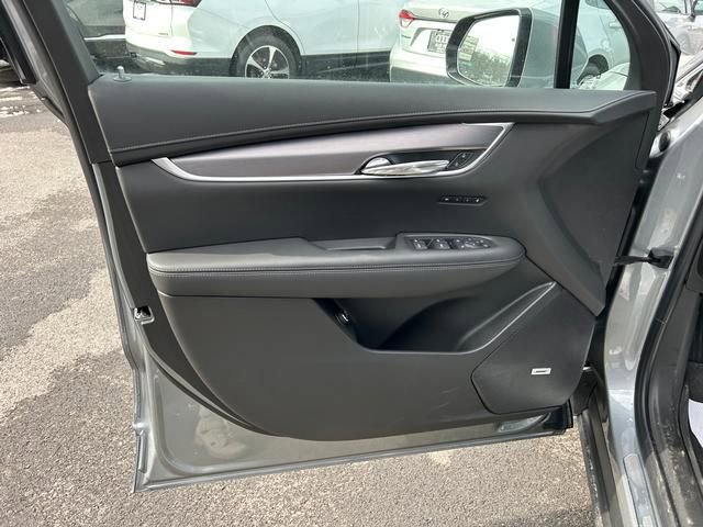 New 2025 Cadillac XT6 Luxury w/ LPO, Floor Liner Package image 9