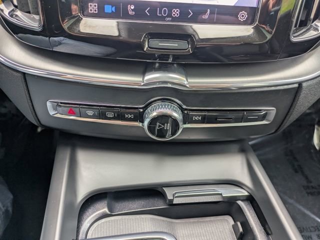 Used 2024 Volvo XC60 B5 Core w/ Protection Package Premier AWD/4WD image 28