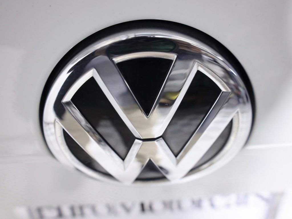 Used 2018 Volkswagen Golf S image 50