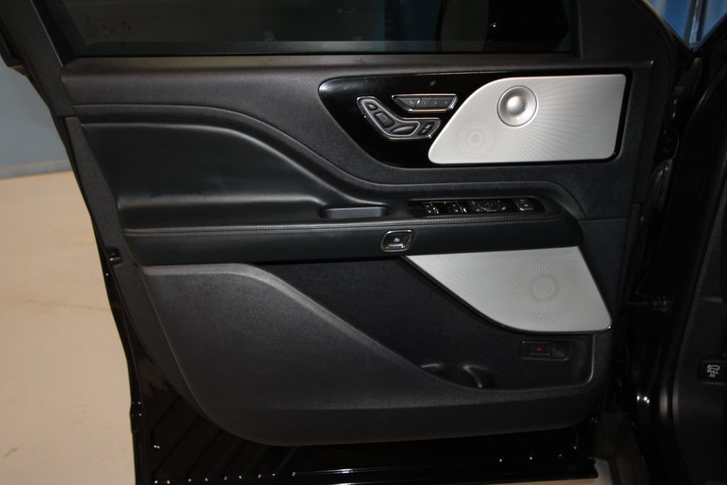 Used 2025 Lincoln Aviator Reserve w/ Luxury Package AWD/4WD image 5