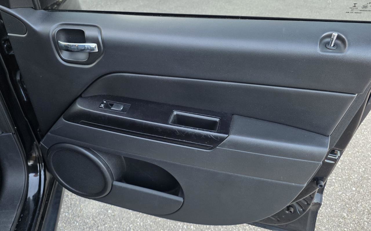 Used 2016 Jeep Compass 75th Anniversary w/ Power Value Group image 17