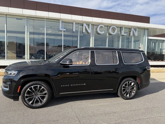 Used 2022 Jeep Grand Wagoneer Series III w/ Rear Seat Video Group 1 image 4