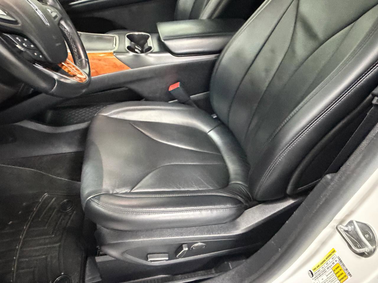 Used 2017 Lincoln MKX Reserve w/ Lincoln MKX Climate Package image 31