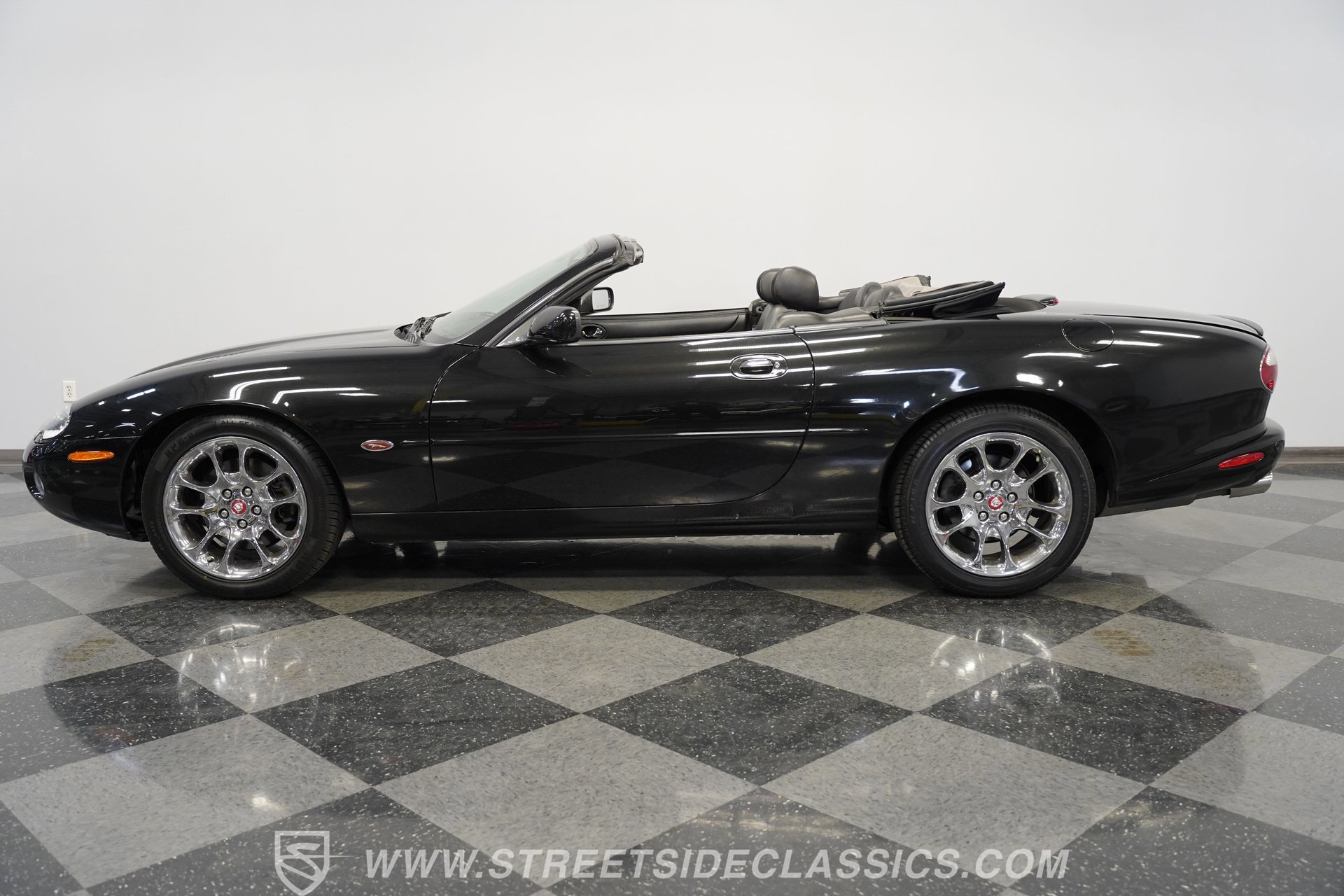 Used 2002 Jaguar XK8 Convertible image 2