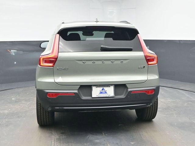Used 2023 Volvo XC40 B5 Plus w/ Driver Assist Package image 7