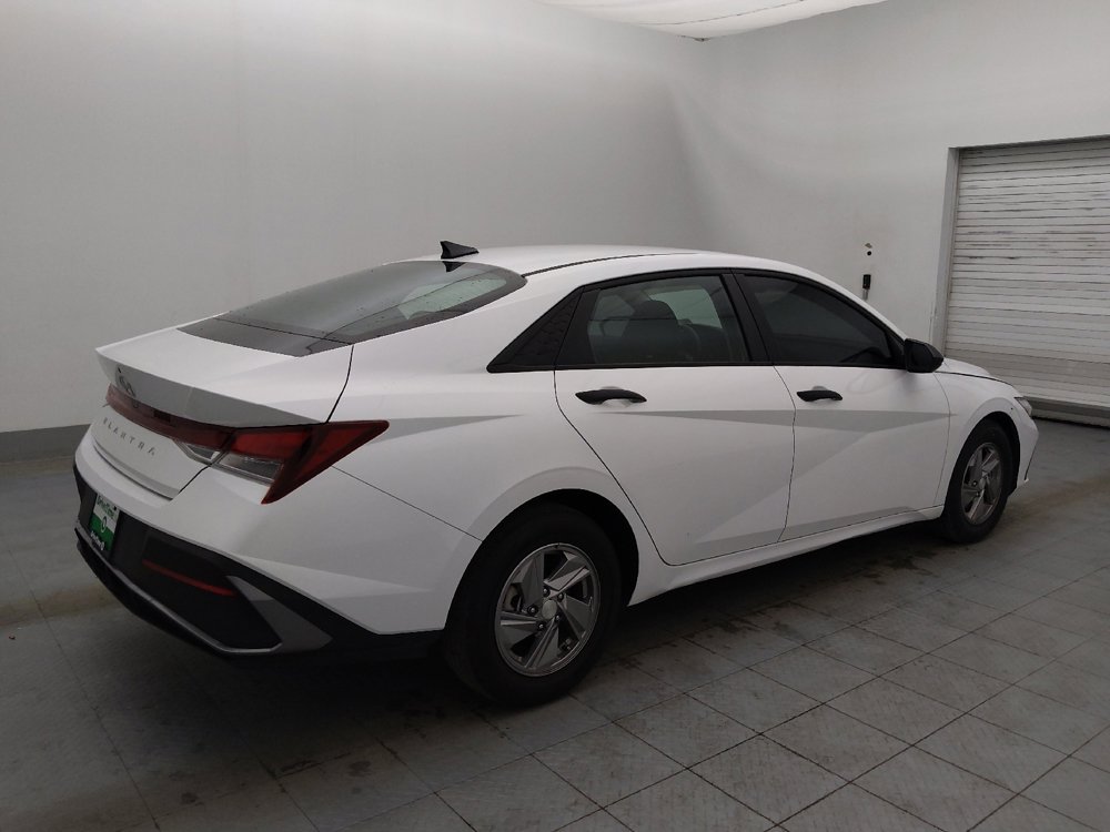 Used 2025 Hyundai Elantra SE image 10
