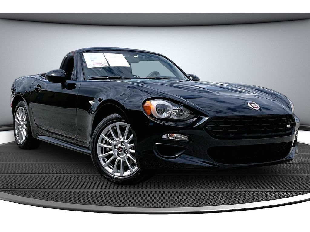 Used 2017 FIAT 124 Spider Classica RWD image 2