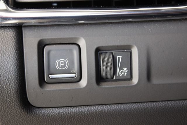 Used 2023 Cadillac XT4 Premium Luxury w/ Enhanced Visibility Package image 35