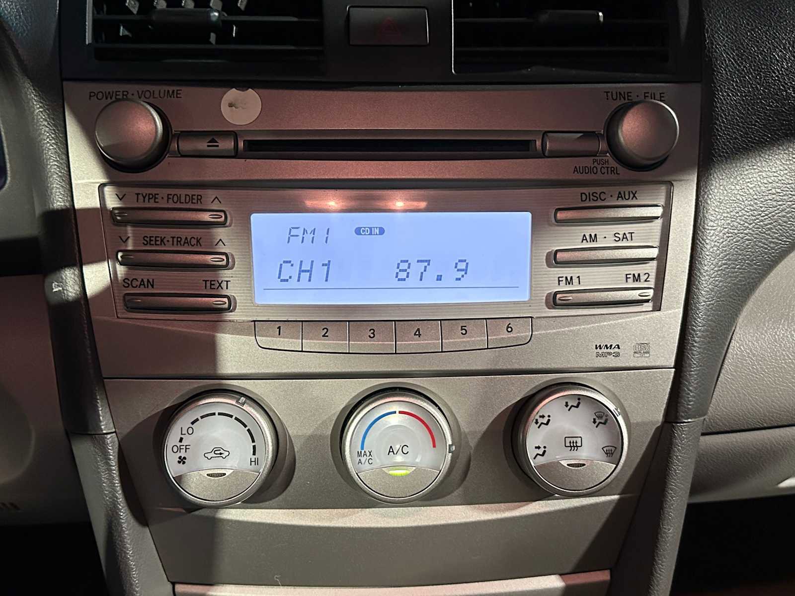 Used 2011 Toyota Camry LE image 26