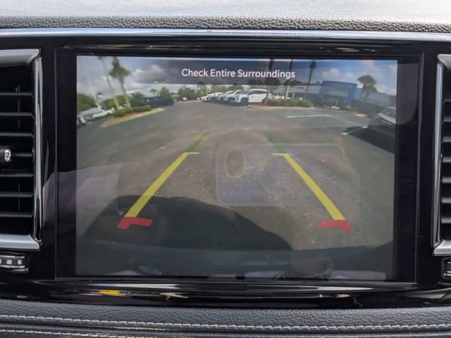 Used 2023 Chrysler Pacifica Limited FWD image 23