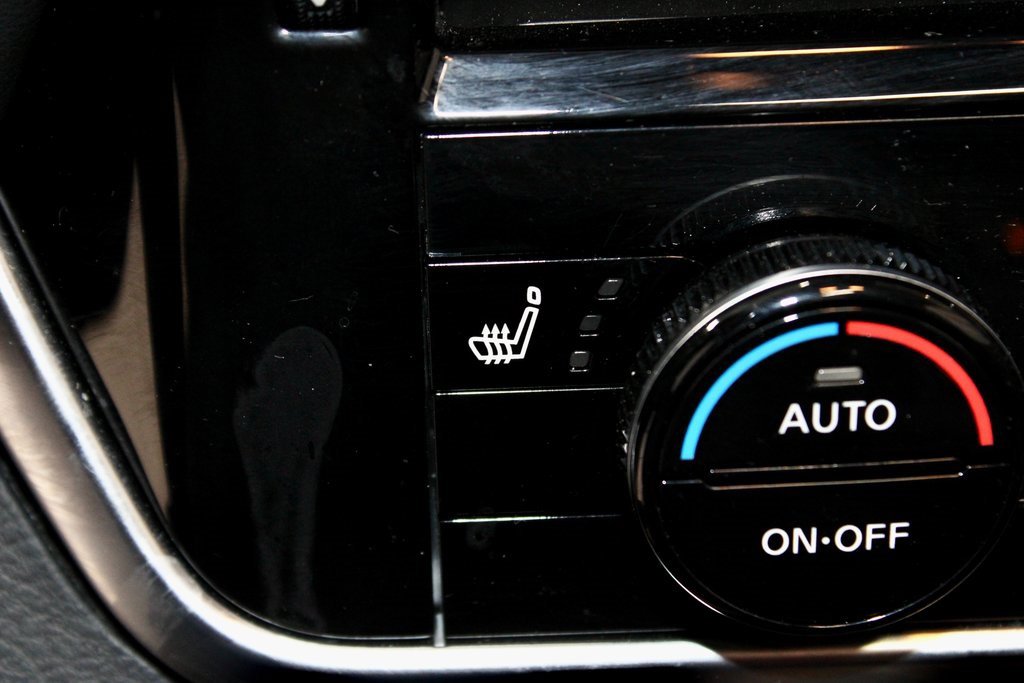 Certified 2021 Nissan Rogue SV w/ Premium Package image 4