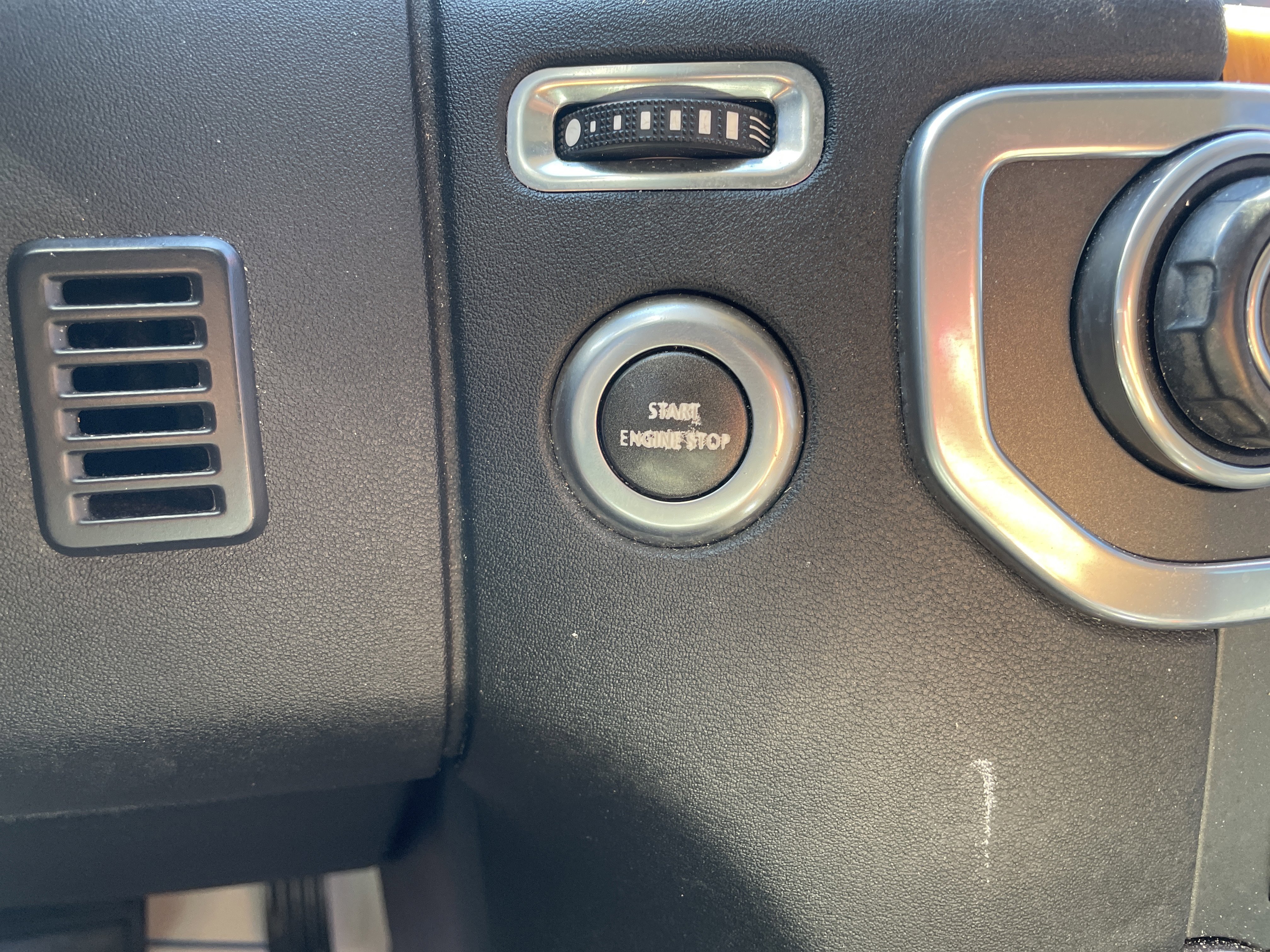 Used 2013 Land Rover LR4 HSE AWD/4WD image 15