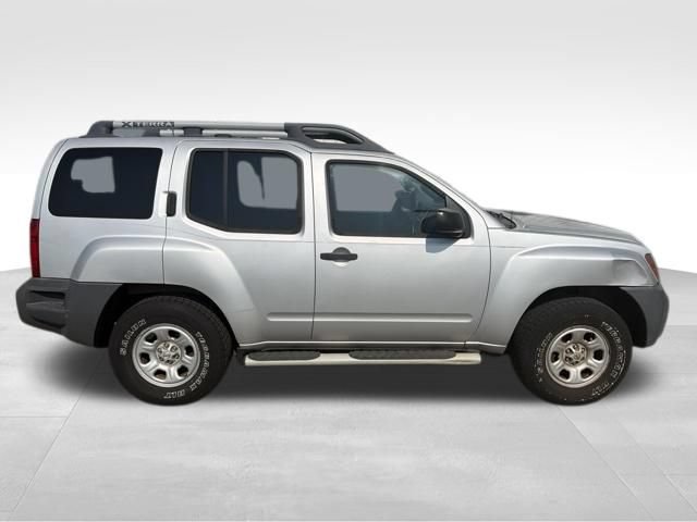 Used 2015 Nissan Xterra X RWD image 2