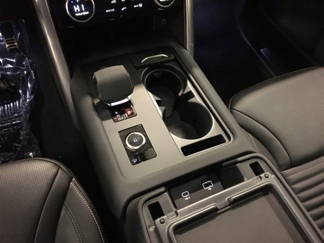 New 2024 Land Rover Discovery Dynamic SE image 16