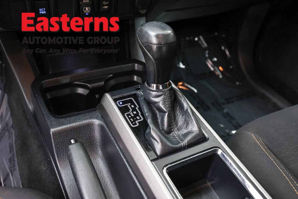 Used 2018 Toyota Tacoma SR5 AWD/4WD image 12