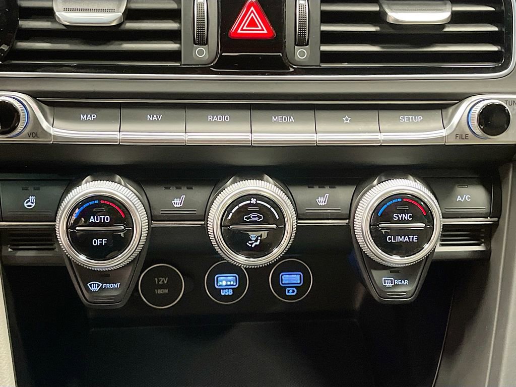 Used 2023 Genesis G70 2.0T image 16