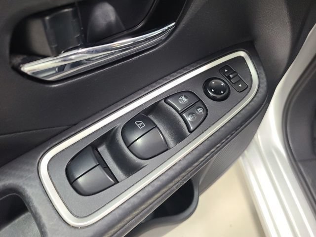 Used 2024 Nissan Versa SR FWD image 19