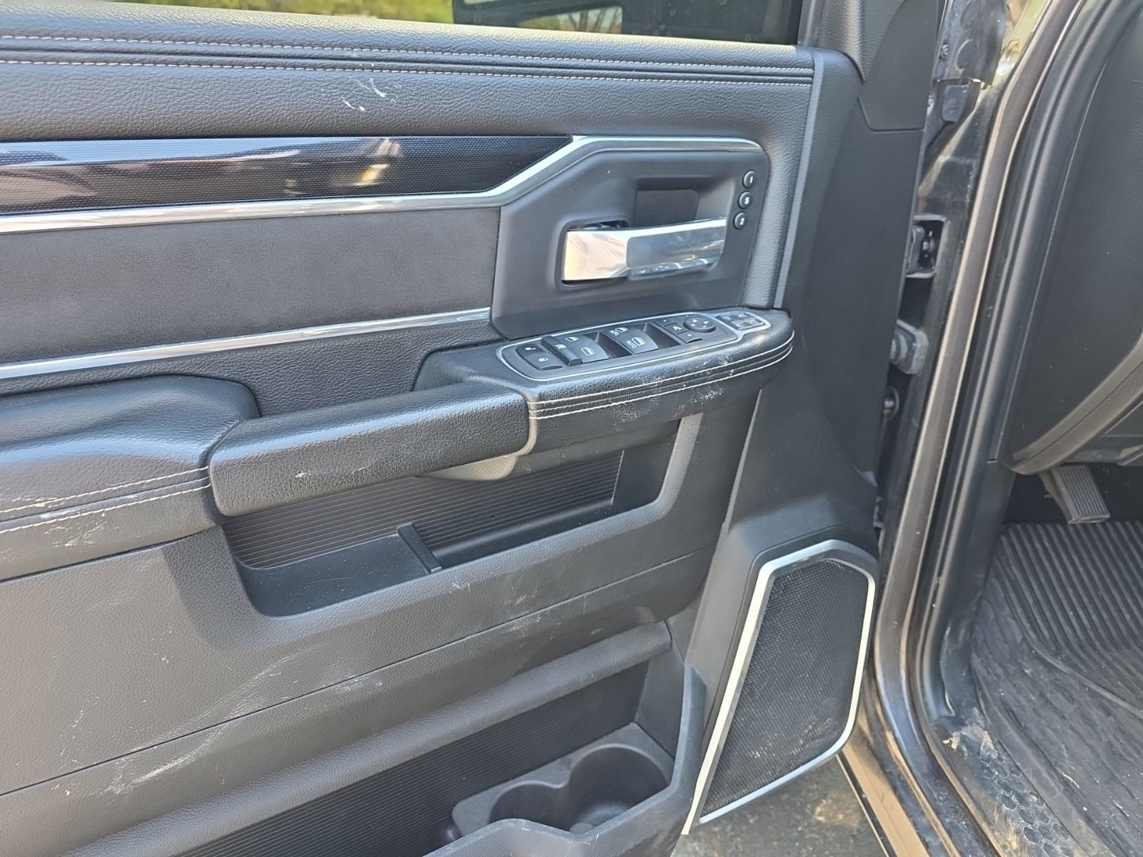 Used 2023 RAM 2500 Laramie AWD/4WD image 12