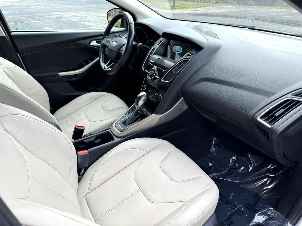 Used 2016 Ford Focus Titanium w/ Titanium Technology Package FWD image 31