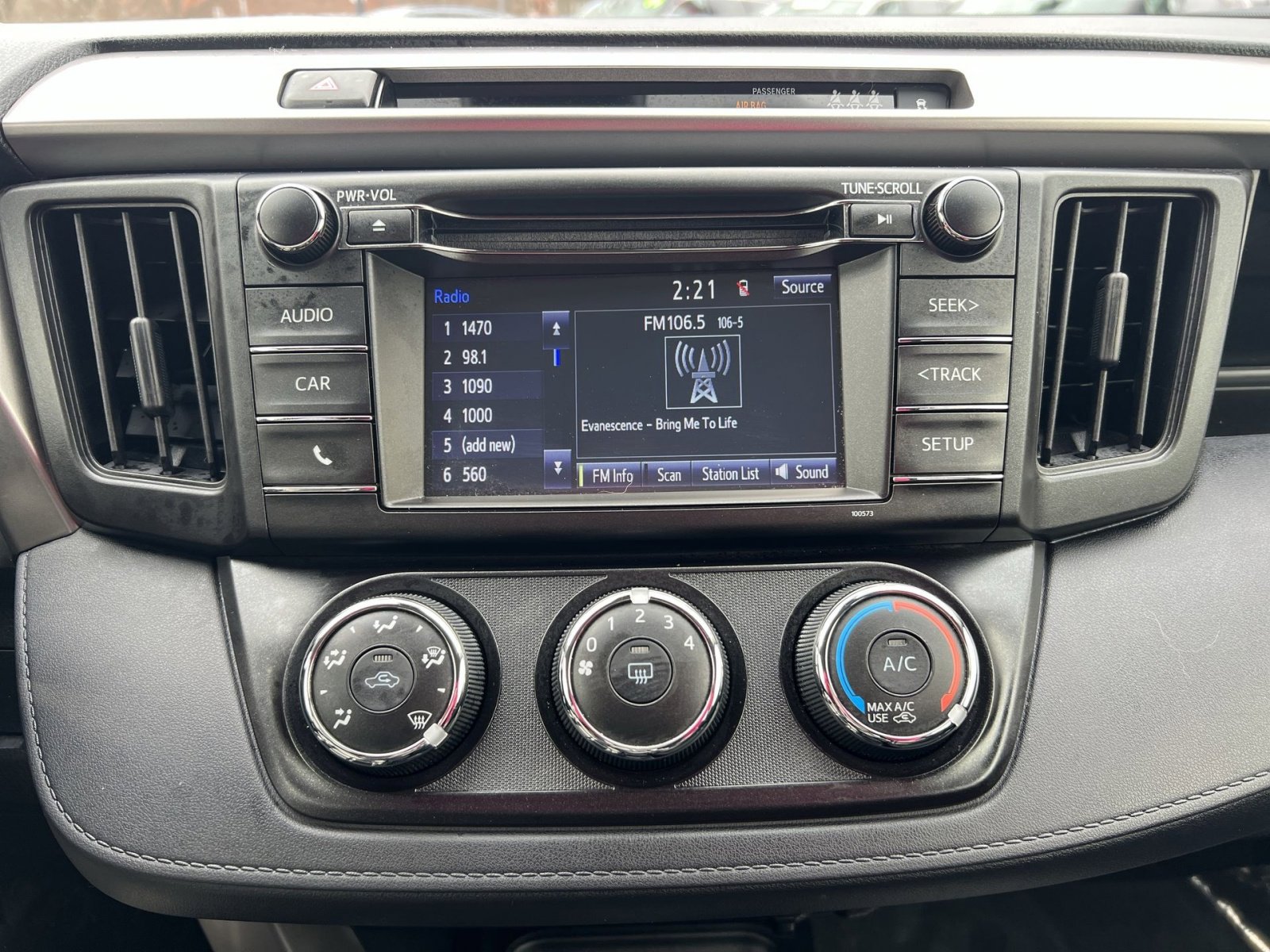 Used 2017 Toyota RAV4 LE image 17