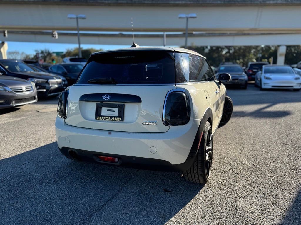 Used 2019 MINI Cooper 2-Door Hardtop w/ Signature Upholstery Package image 5