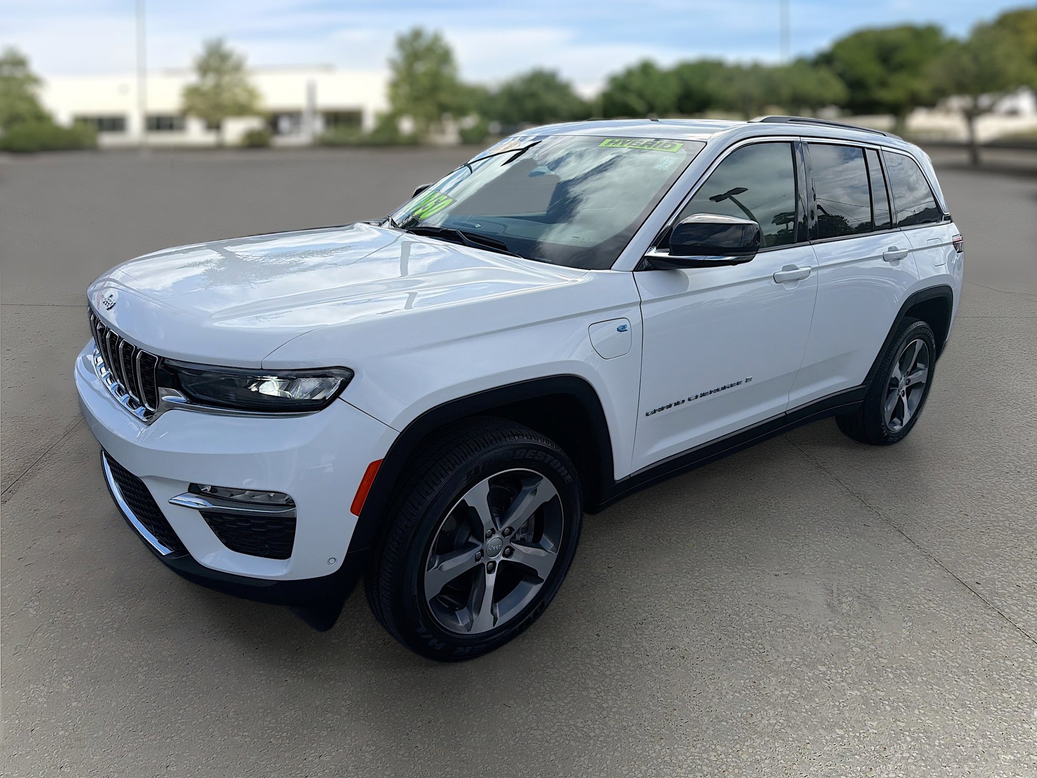 Used 2024 Jeep Grand Cherokee Limited 4xe w/ Luxury Tech Group II AWD/4WD image 3