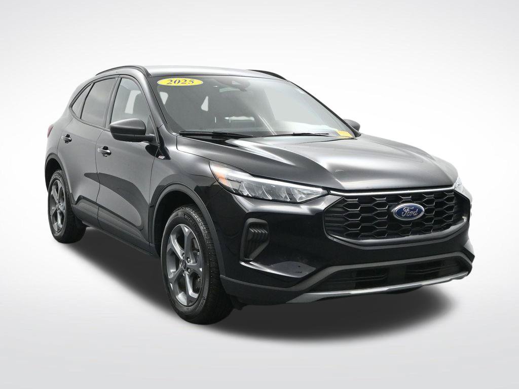 Used 2025 Ford Escape ST-Line AWD/4WD image 3