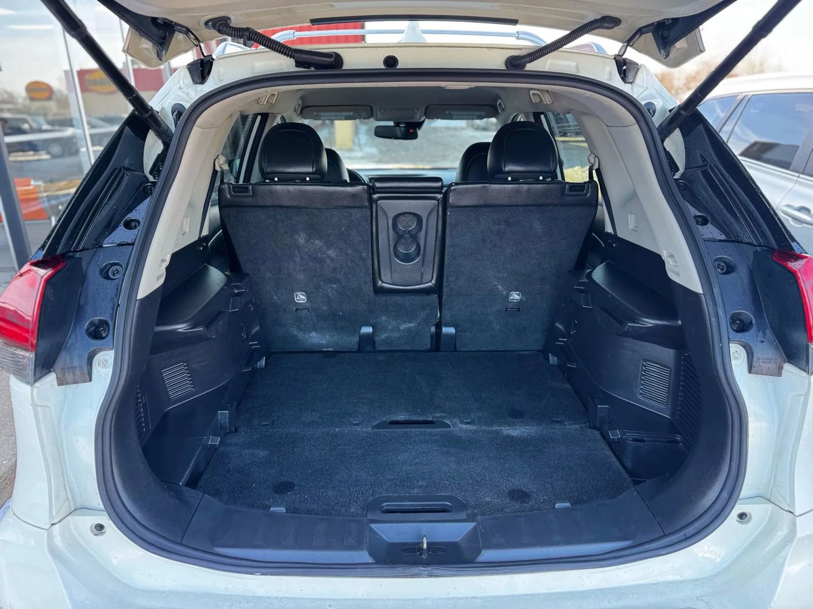 Used 2017 Nissan Rogue SL image 8