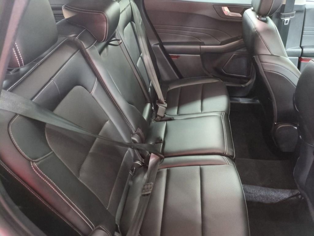 Used 2022 Ford Escape SEL image 30