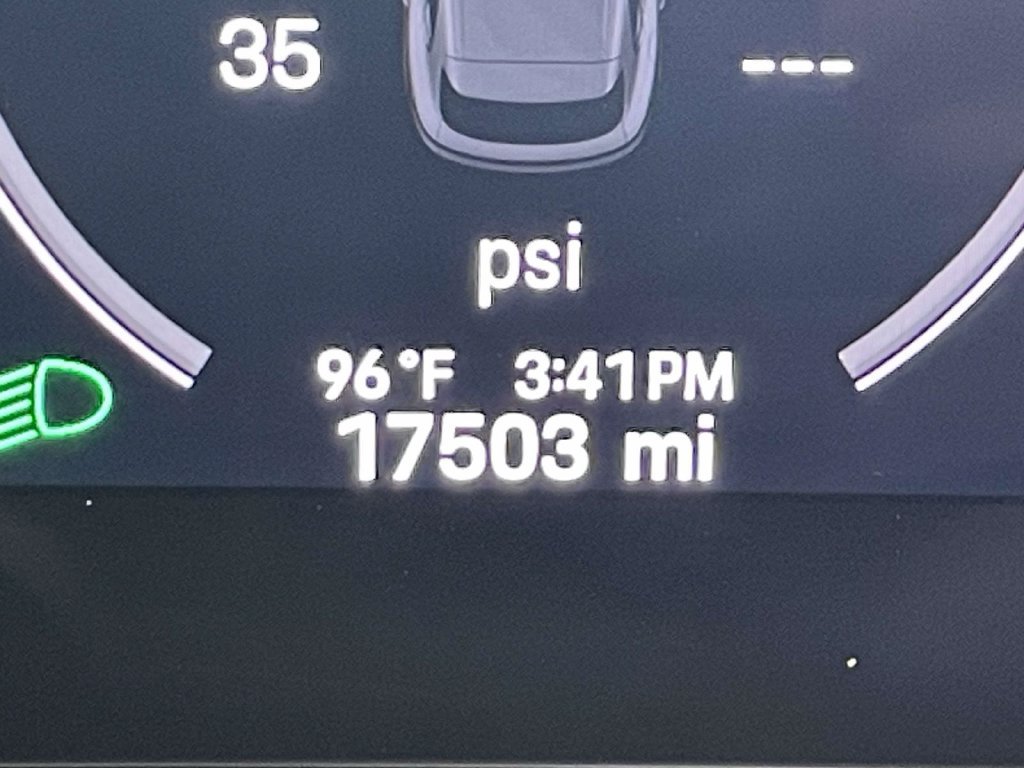 Certified 2025 Porsche Cayenne AWD/4WD image 45