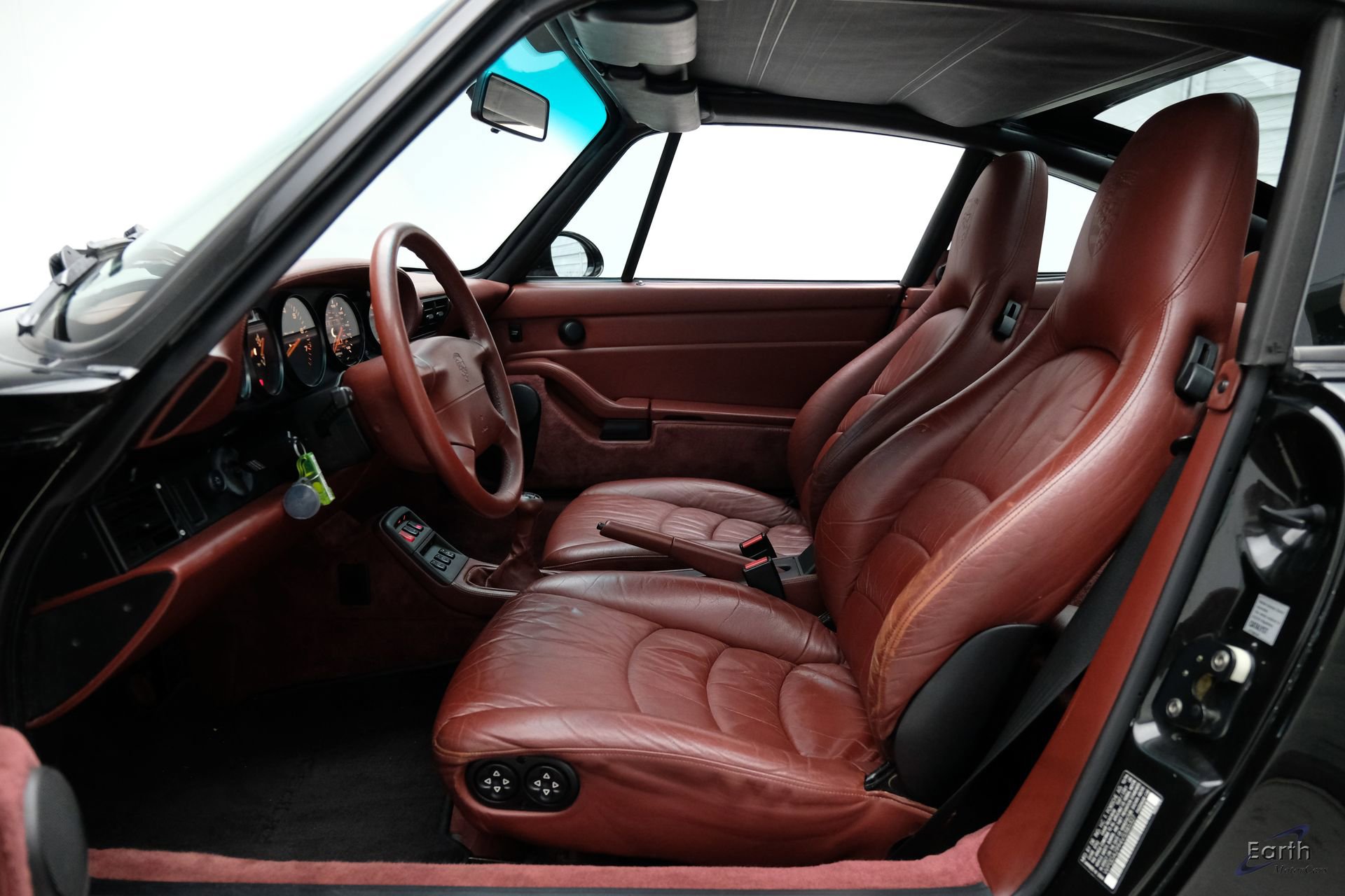 Used 1997 Porsche 911 Targa image 4