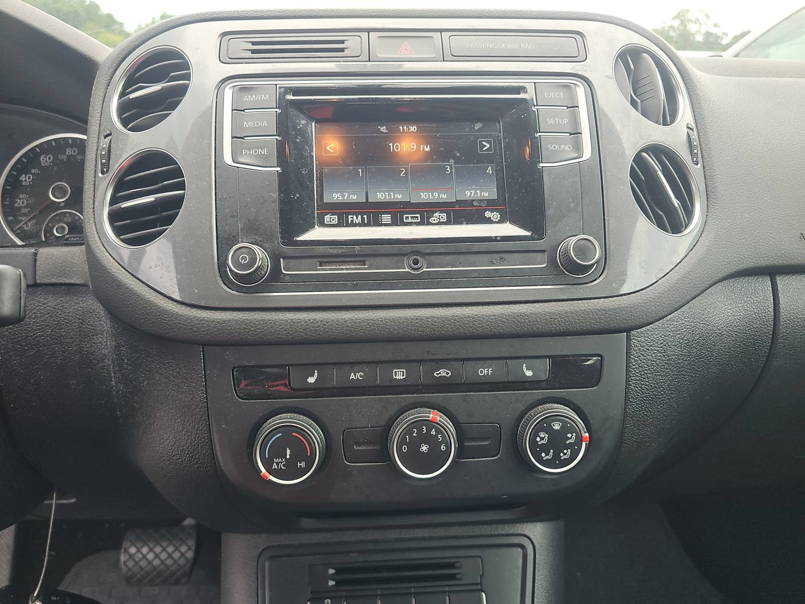 Used 2016 Volkswagen Tiguan S FWD image 10