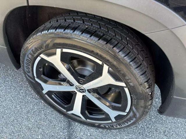Used 2026 Volkswagen Taos SEL AWD/4WD image 26