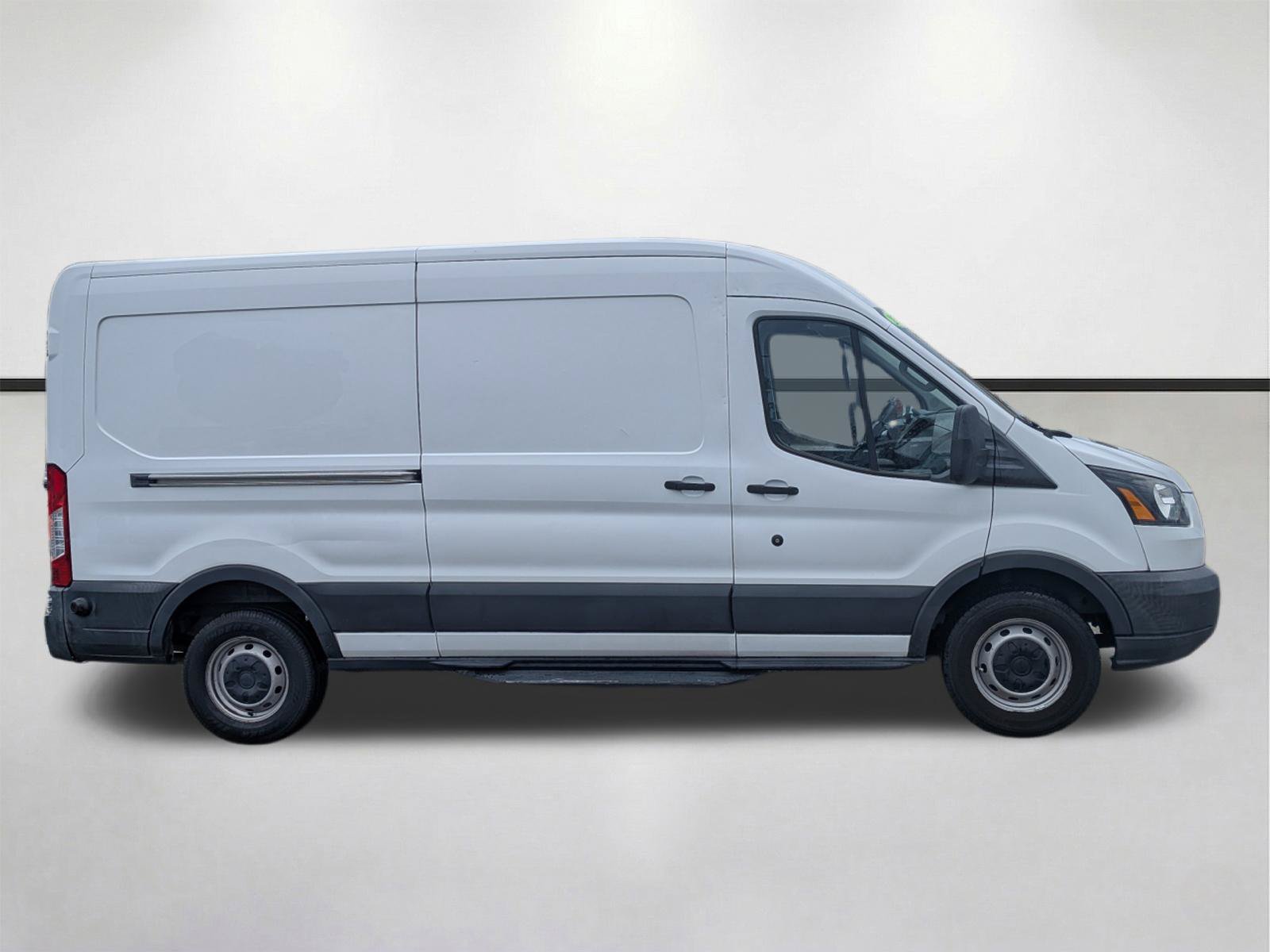 Used 2018 Ford Transit 250 148 Medium Roof RWD image 3