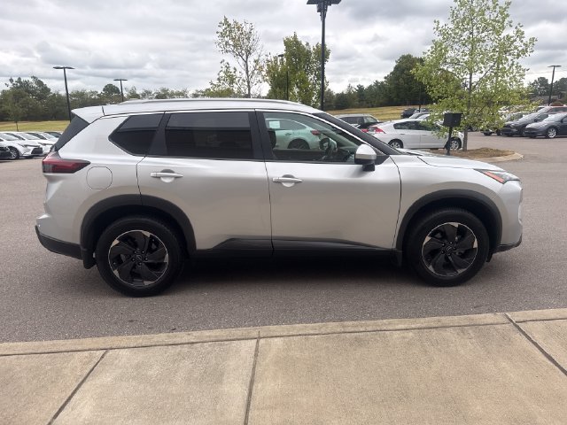 Used 2025 Nissan Rogue SV w/ SV Premium Package FWD image 6