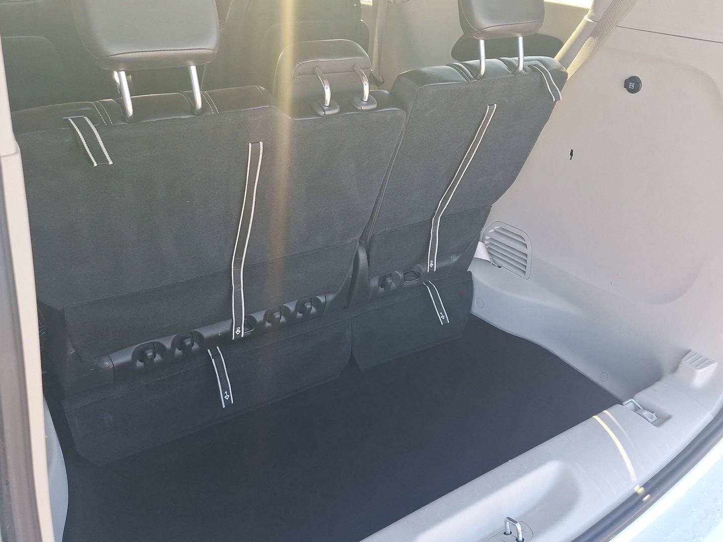 Used 2023 Chrysler Pacifica Touring-L FWD image 14