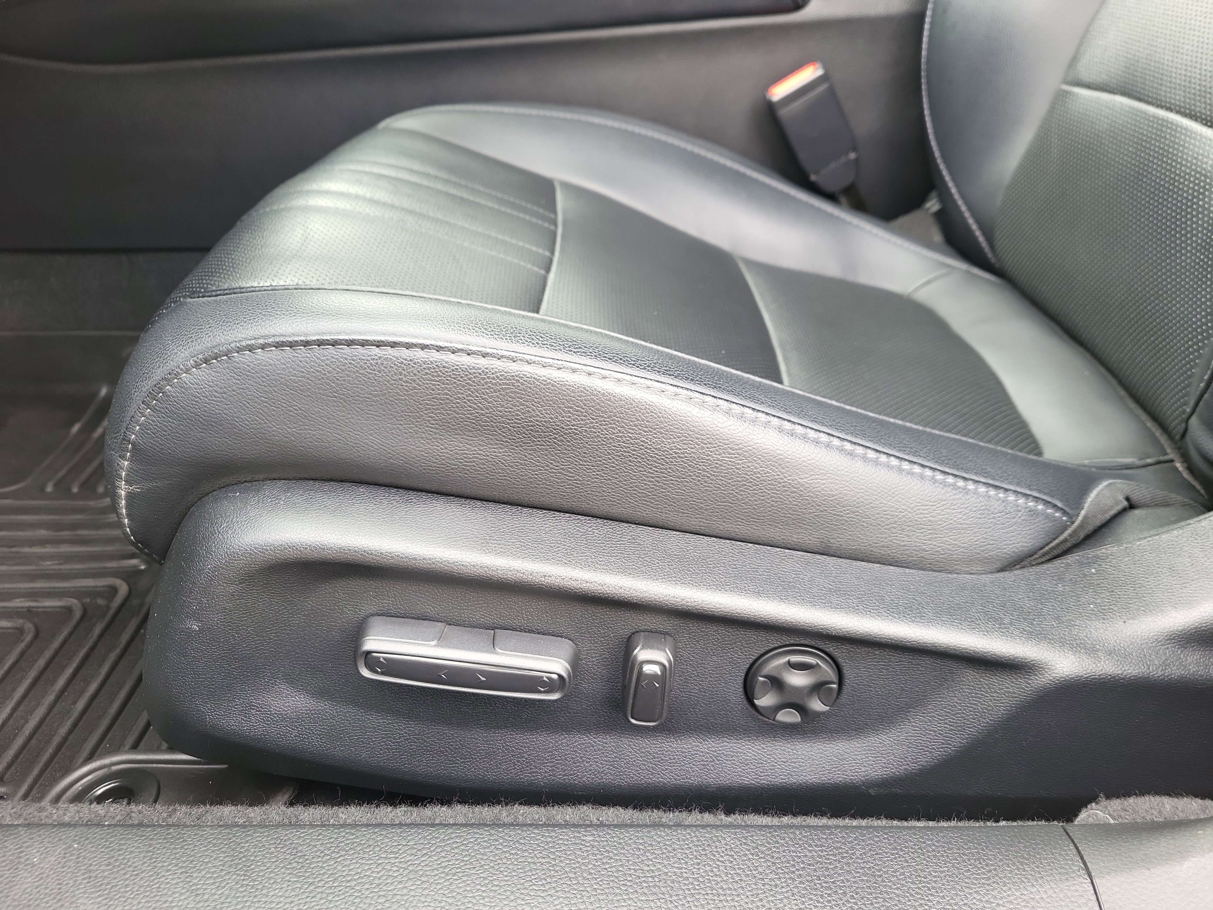 Used 2018 Honda Accord Touring image 8