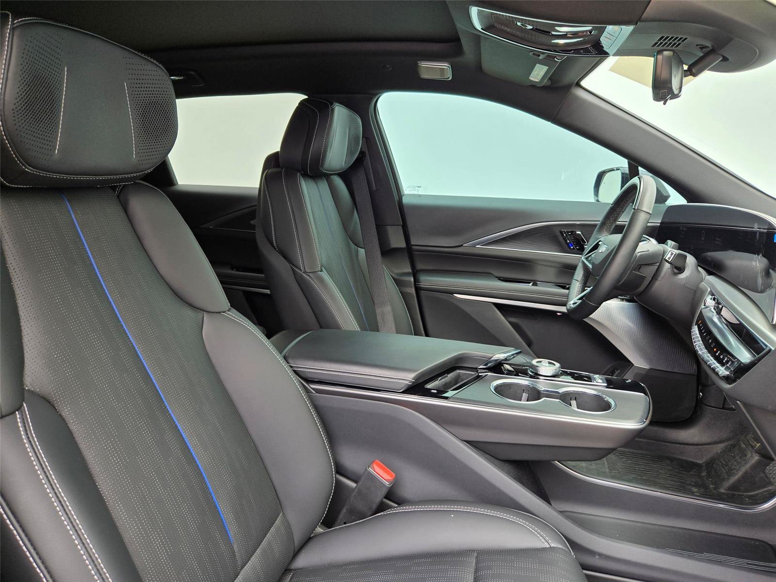 New 2026 Cadillac Lyriq Premium Sport w/ LPO, Floor Liner Package AWD/4WD image 29