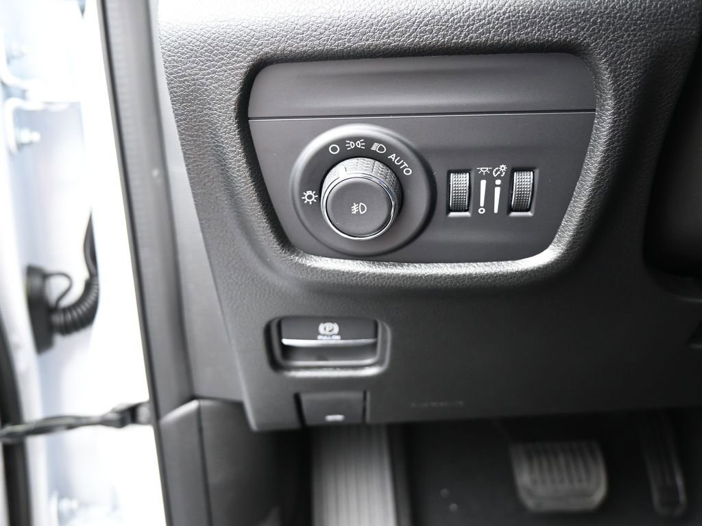 Used 2025 Jeep Grand Cherokee Limited image 27