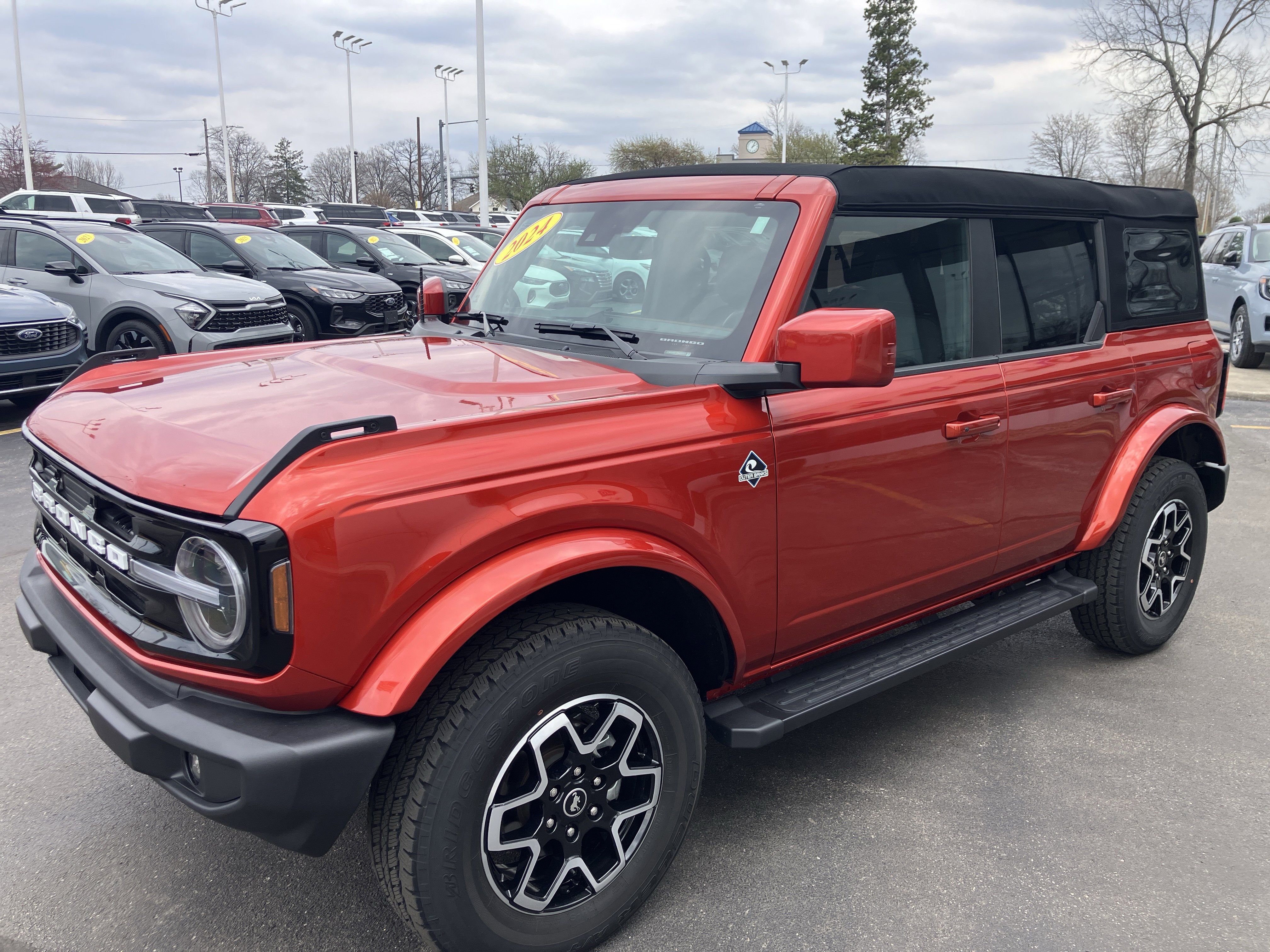 Used 2024 Ford Bronco Outer Banks image 3