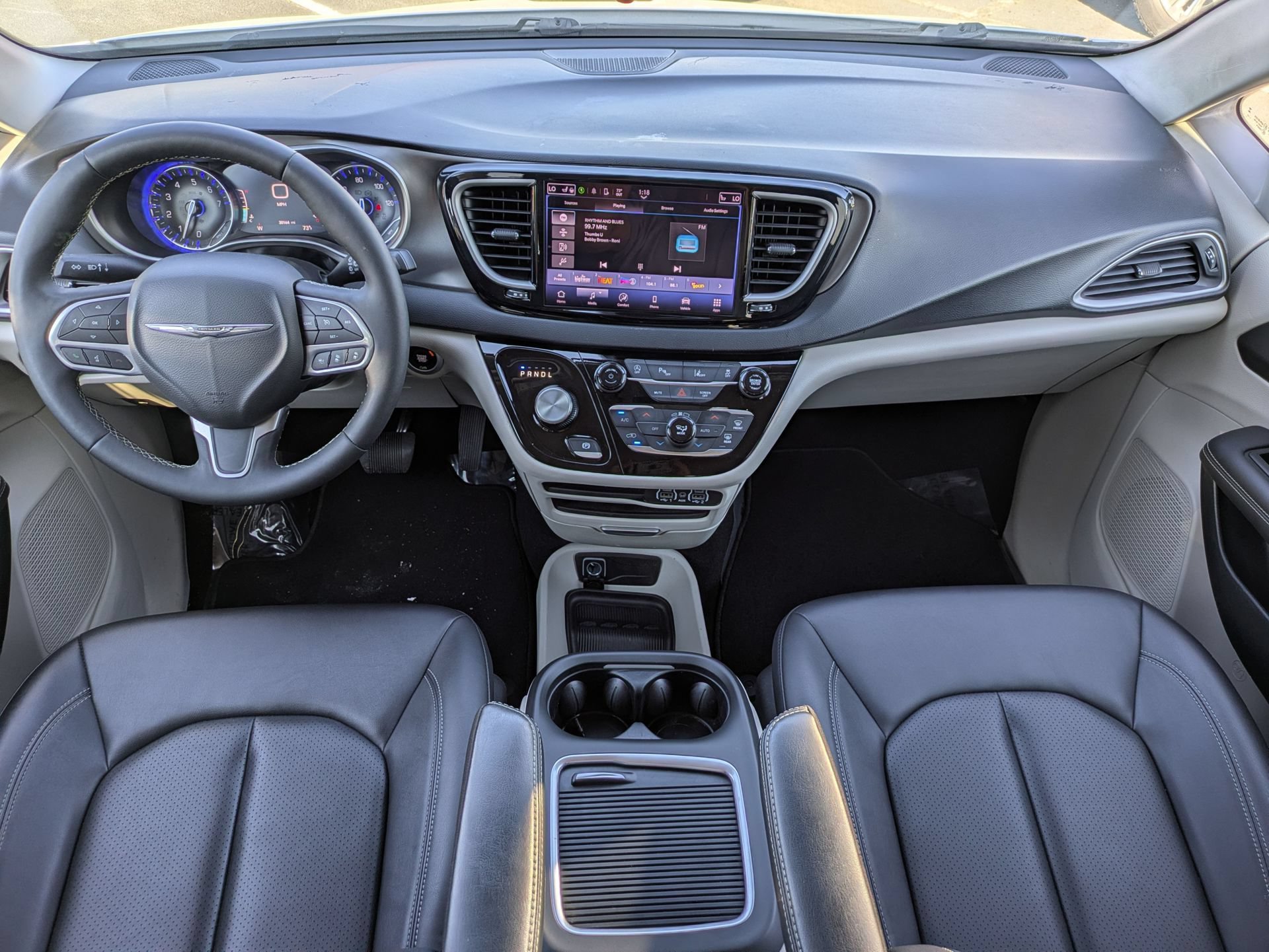 Used 2024 Chrysler Pacifica Touring-L FWD image 17