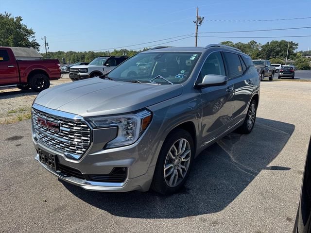 Used 2024 GMC Terrain Denali w/ Denali Premium Package AWD/4WD image 4