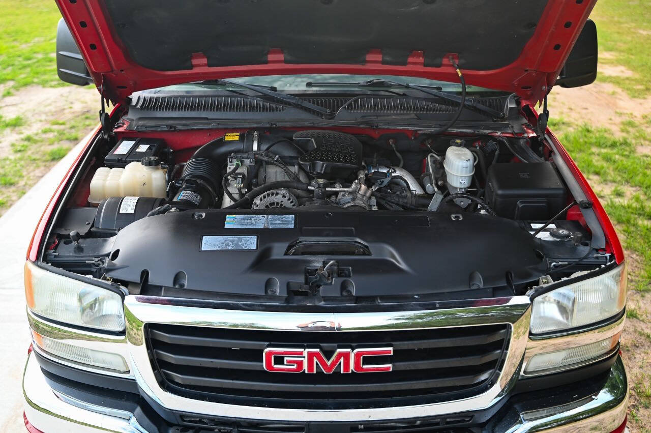 Used 2006 GMC Sierra 2500 SLT w/ Heavy-Duty Power Package AWD/4WD image 4