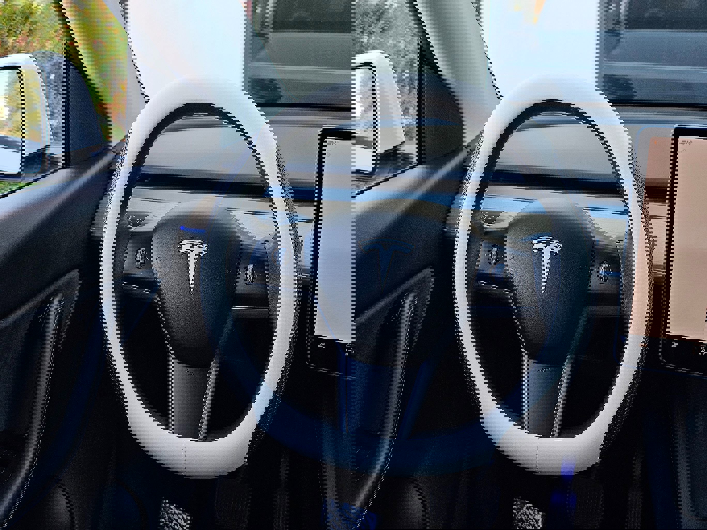 Used 2022 Tesla Model Y Long Range image 26