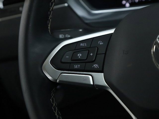 Used 2022 Volkswagen Tiguan SE w/ Panoramic Sunroof Package AWD/4WD image 24