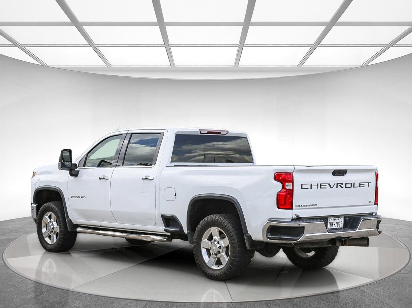 Used 2021 Chevrolet Silverado 2500 LTZ AWD/4WD image 2