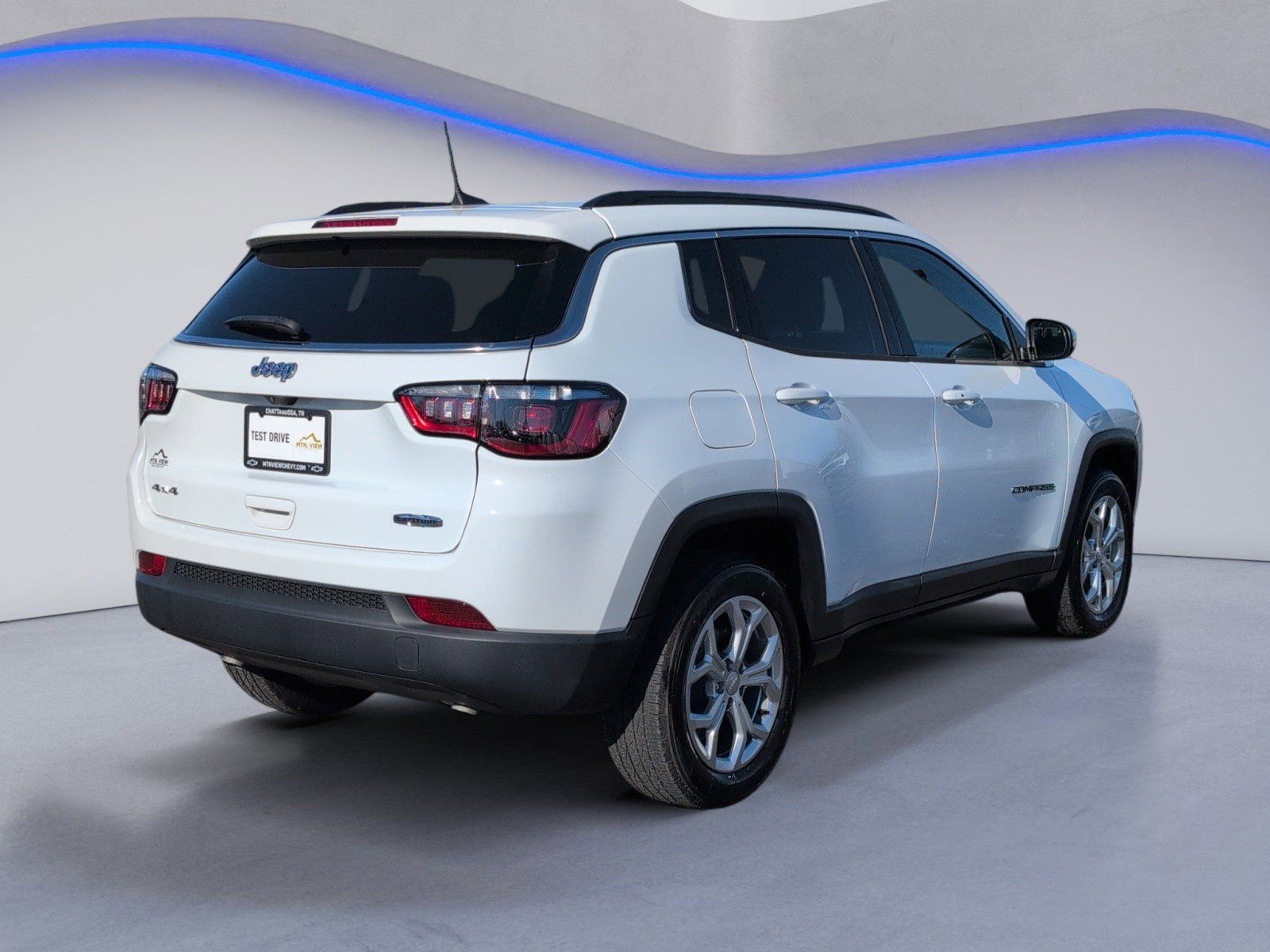 Used 2024 Jeep Compass Latitude image 10